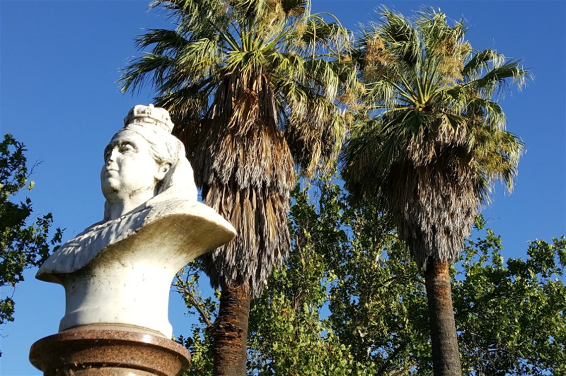 Queen Victoria statue at Ellerslie Gardens