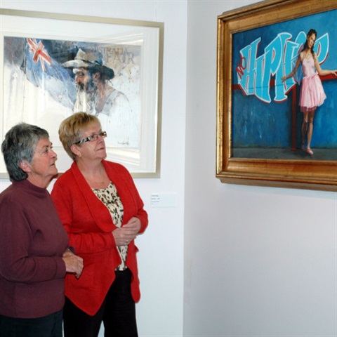 Ladies viewing painting at Corowa Art Space