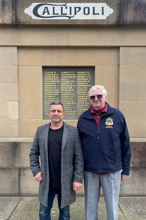 Corowa-Cenotaph-Secretary-Dunne-and-President-Magill.jpg